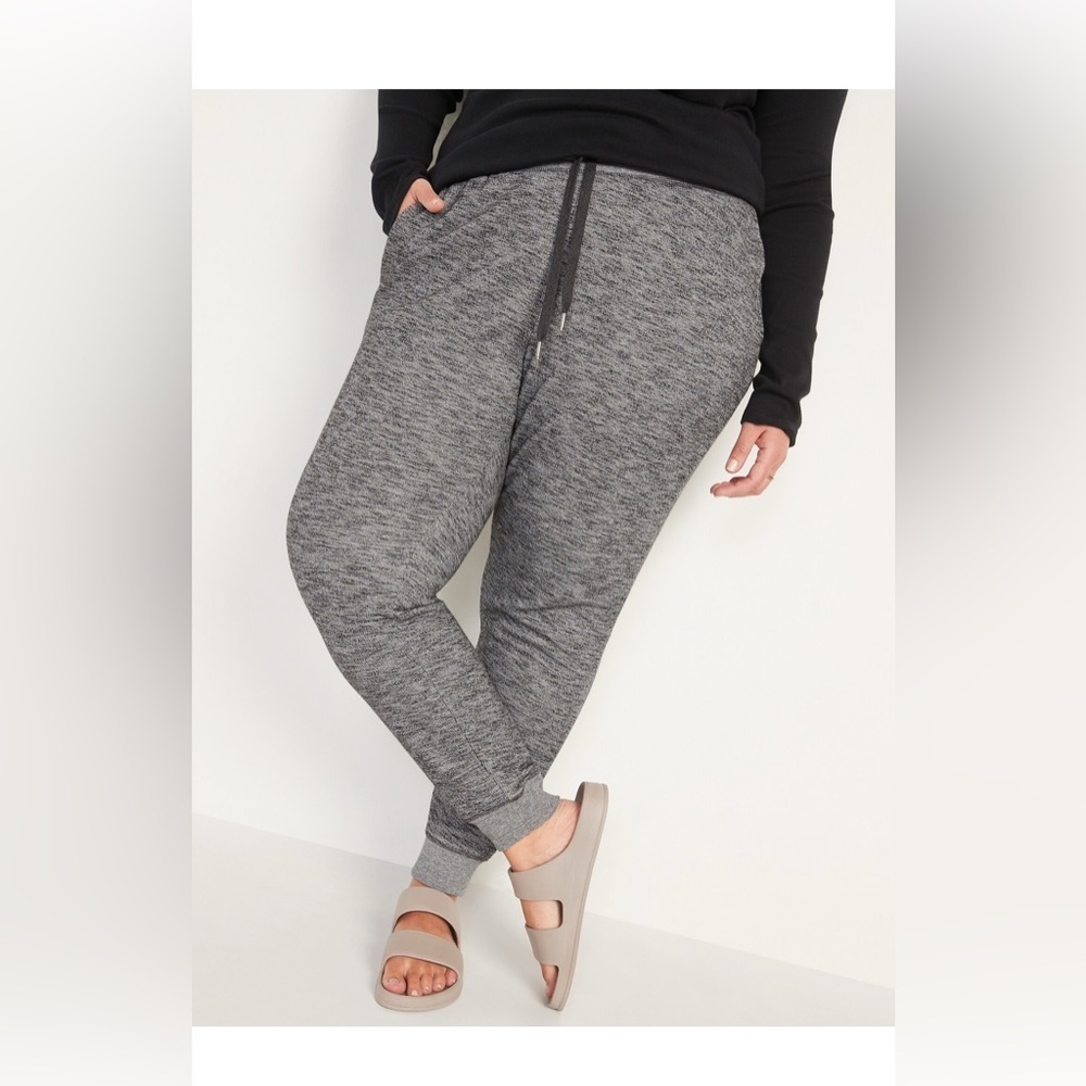 Old Navy plus size 4X charcoal mid rise vintage street joggers NWT closet staple